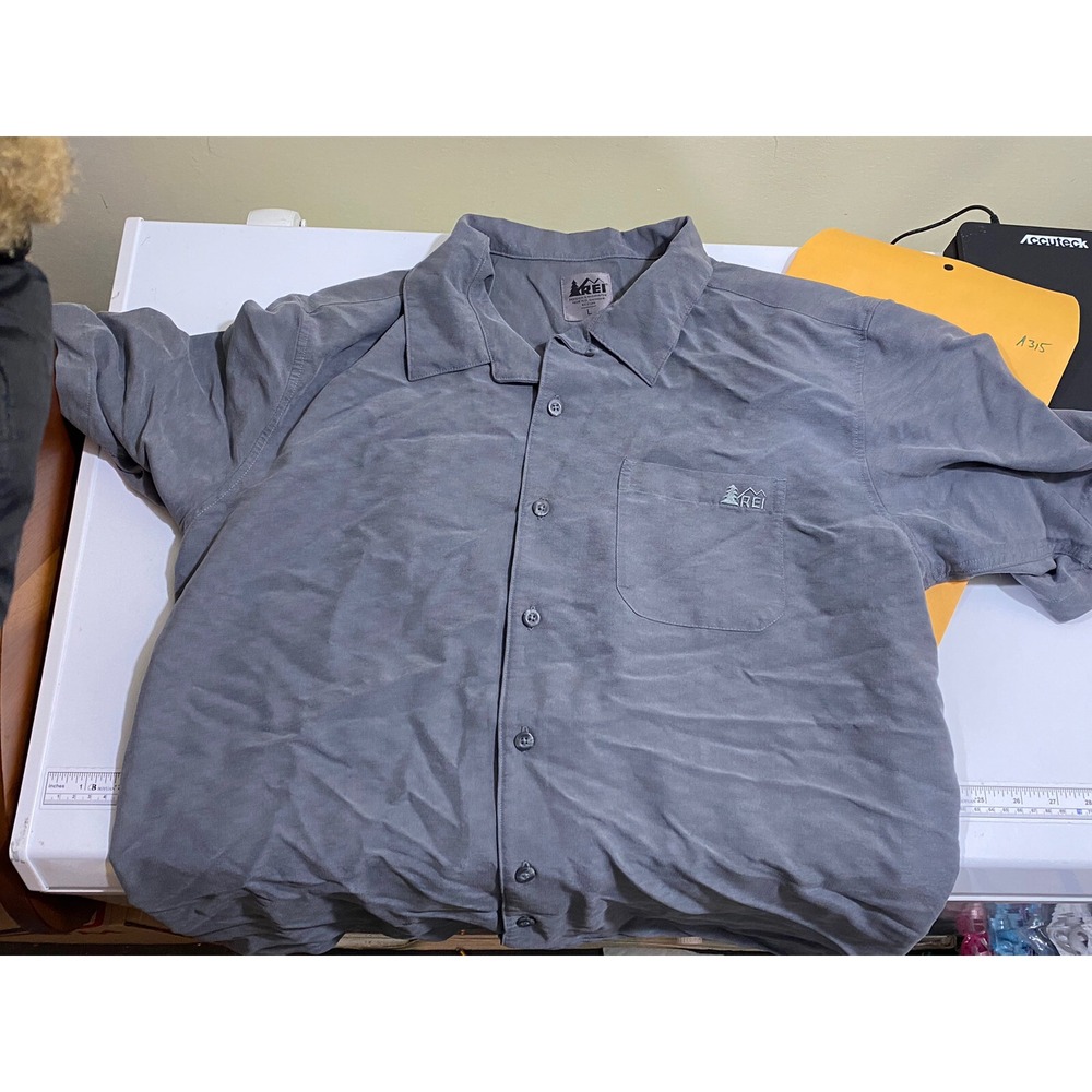 REI Co-Op MENS L Short Sleeve Button‎ Up Gray Shirt A315y